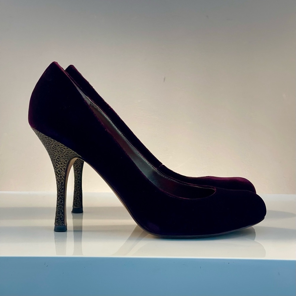 Max Studio Purple Burgundy Velvet Heels Size 8 - Picture 4 of 8